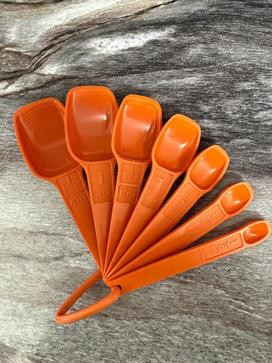 Tupperware Other - Vintage Tupperware Measuring Spoon Set
